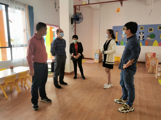 已處理4.察看幼兒園園舍環(huán)境、設(shè)施設(shè)備.jpg